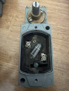 802r-hc Allen-bradley Oiltight Limit Switch No Cover