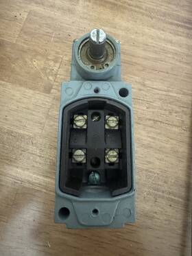 Z-26283 Allen-bradley 802t With Operating Head