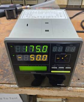 Dcp551f10000 Honeywell Yamatake / Digital Control Programmer Tested