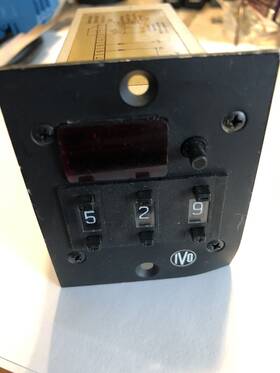 Ehs700040 Ivo Irion & Vosseler Ne638.28 And 3 Digital Reset Counter