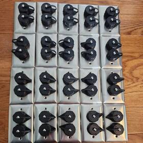 D670k-1s2 Leviton 20- Stainless Steel Receptacle 1 Gang 2port