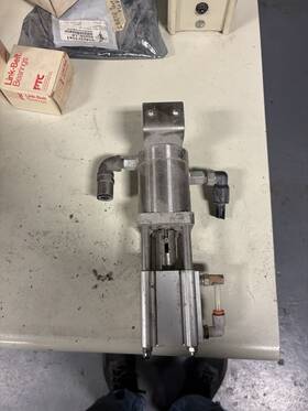 377912 Nordson Original Pressure Regulator La381 0-7bar/0-100psi Used
