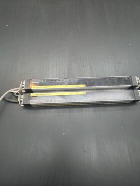E0305p25 Omron F3sj D / L Light Curtain Set 305mm Used