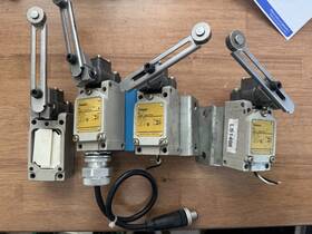 Wlca12-2n-0 Omron Lot Of 4 Limit Switches