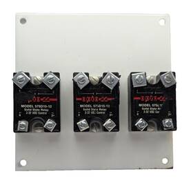 575d15-12 Opto 22 X3 Ssr 15a 575vac Relays On Metal Plate