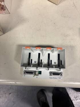 Pcd3.c100 Saia-burgess Extension Module Holder For 4 I/o Modules Used