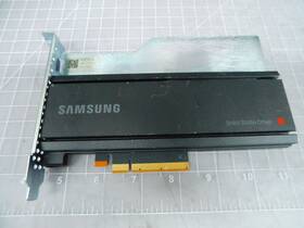 Mz-plj1t60 Samsung Pm1735 0y7d7d Internal Ssd 1.6tb Nvme Pcie 4.0 M6900