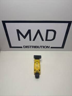I110-sa223 Sick -used- Safety Switch 6025074 With Key