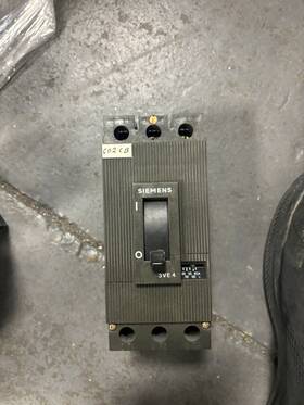 200-0ct00 Siemens 3ve4 3 Pole Used