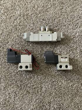 Sy5520-5lz-c8 Smc Vz3140-smc Lot Of 3 Vz3140 Solenoid Valve And Vz215 See Pics