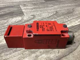 138n54 Telemecanique Sensors 785901180067 Safety Interlock Switch Xcs #138n54
