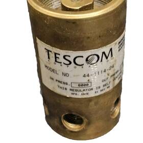 44-1114-24 Tescom Pressure Reducing Regulator 15-2 500 Psig Brass Used No Knob