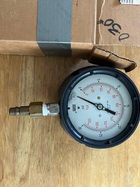 9836832 Wika Process Pressure Gauge 30 Psi Open Box 223.34 4.5 Inch 1/2 L Connection