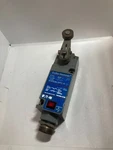 Cutler Hammer E50SAL6PC-R Limit Switch Plug 5-PIN 10A 240VAC 1NO/1NC Roller. Fixed Price $72.99.